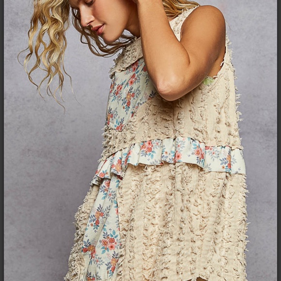 P102–(🚨CLOSEOUT PRICE FIRM) POL Peach and Blue Floral Sleeveless Dress - Picture 5 of 8